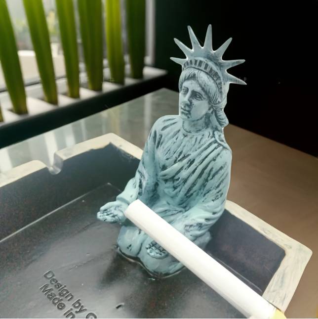 1 Creative Simulation Statue of Liberty Ashtray Suitable for Home Living Room Office Hotel