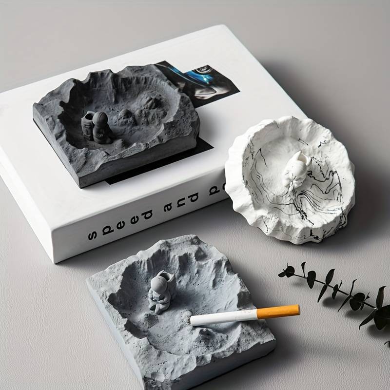 1pc Astronaut Cement Ashtray Unique Spaceman Design for Home Office or Bar Decor Durable