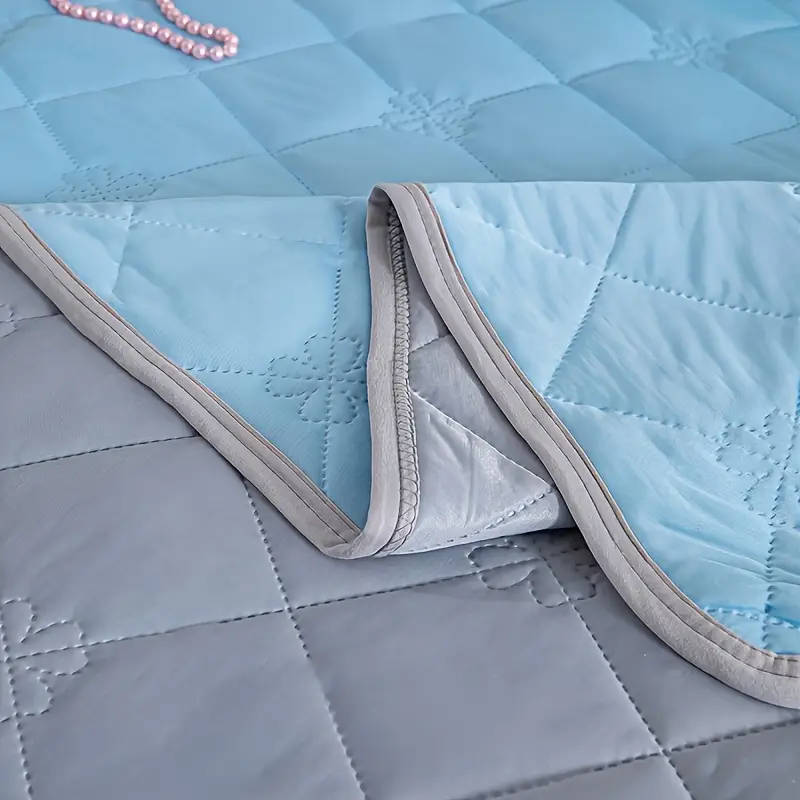 1 Lightweight Summer Cooling Blanket
