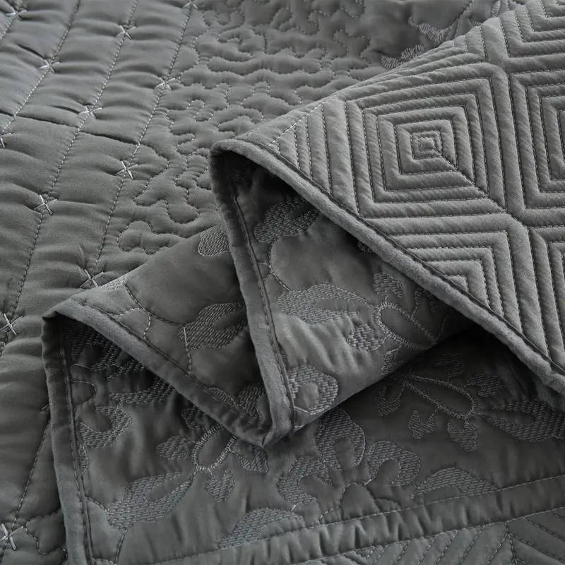 Luxury Three-Piece Bedding Set 173cm*219cm
