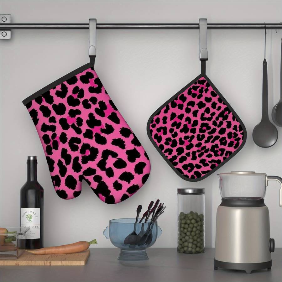 2pcs Pink Leopard Print Oven Mitts Heat Resistant Polyester Pot Holders with Black Paw Prints