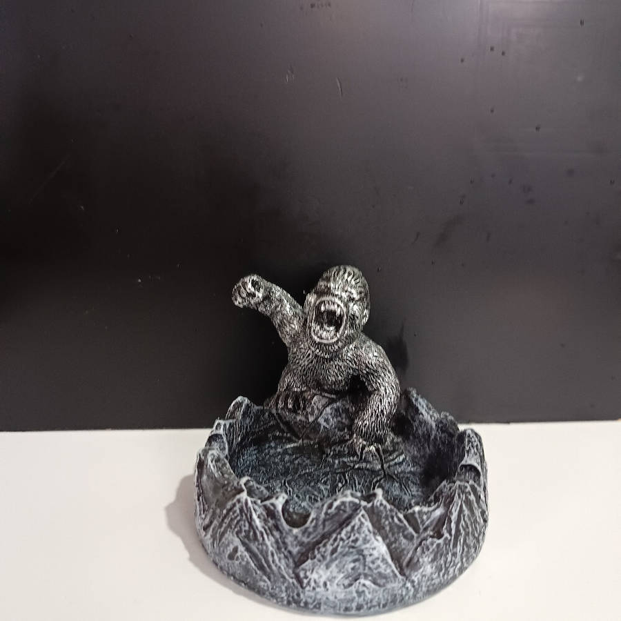 1pc Creative King Kong Domineering Gorilla King Returns Ashtray for Study Office Modern Trendy Orna