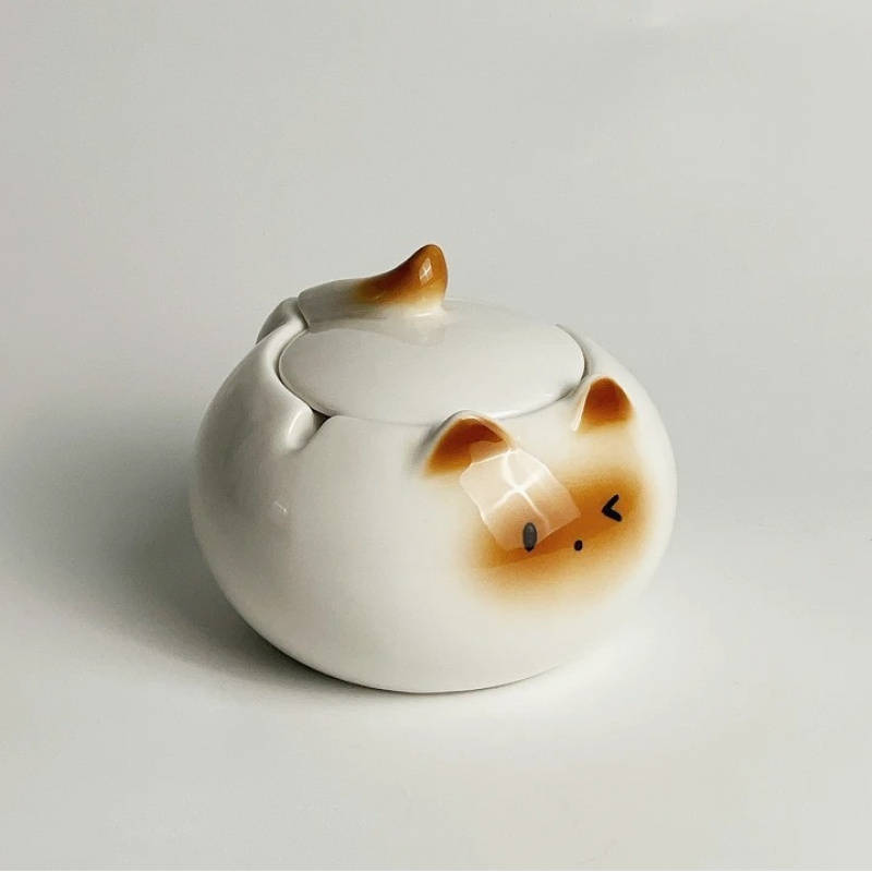 1pc One cute and interesting cat-shaped creative ceramic ashtray suitable for home living room off