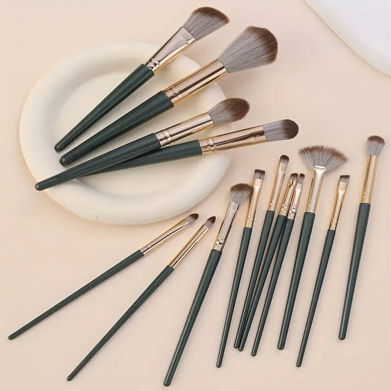 14Piece Professional Makeup Brush Set with Green ABS Handles and Nylon Brushes Suitable for Normal S