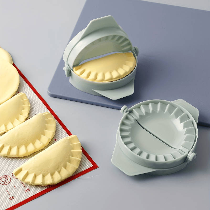 DIY Empanada Maker 1pc Plastic Crescent Cookie Cutter Dumpling Press Mold with Scalloped Edg