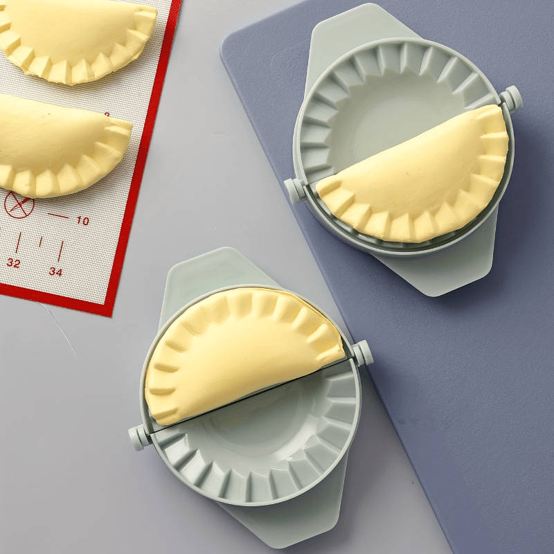 DIY Empanada Maker 1pc Plastic Crescent Cookie Cutter Dumpling Press Mold with Scalloped Edg