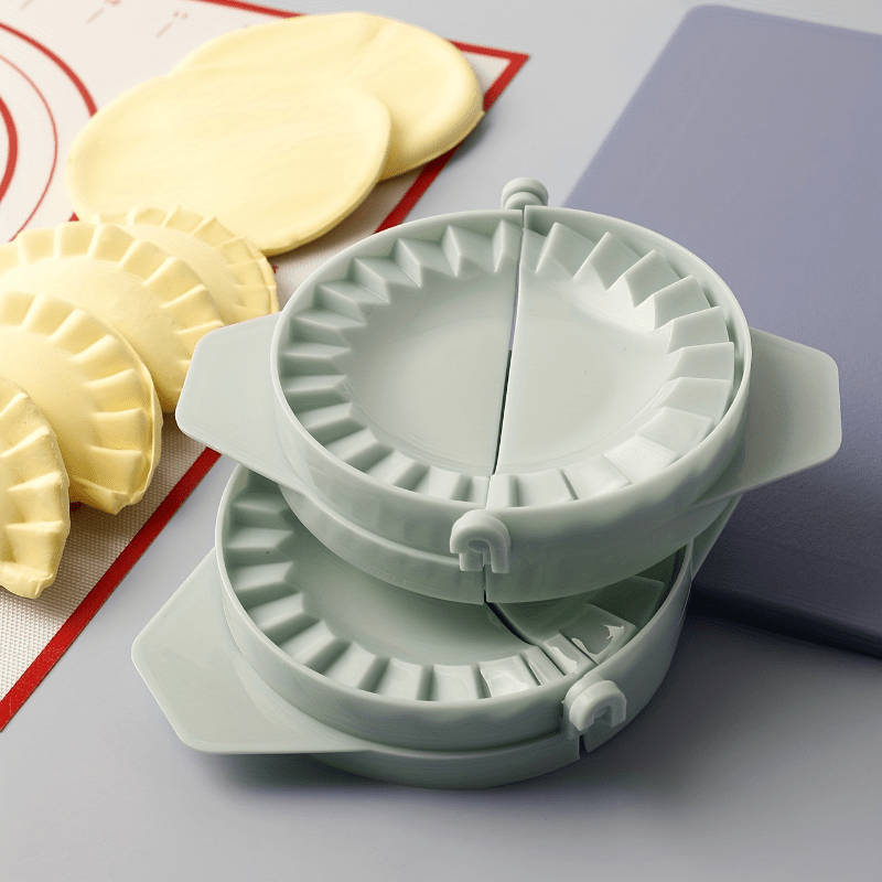DIY Empanada Maker 1pc Plastic Crescent Cookie Cutter Dumpling Press Mold with Scalloped Edg