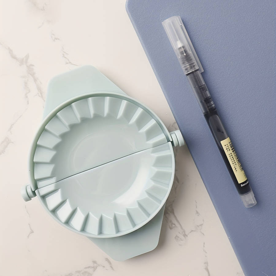 DIY Empanada Maker 1pc Plastic Crescent Cookie Cutter Dumpling Press Mold with Scalloped Edg