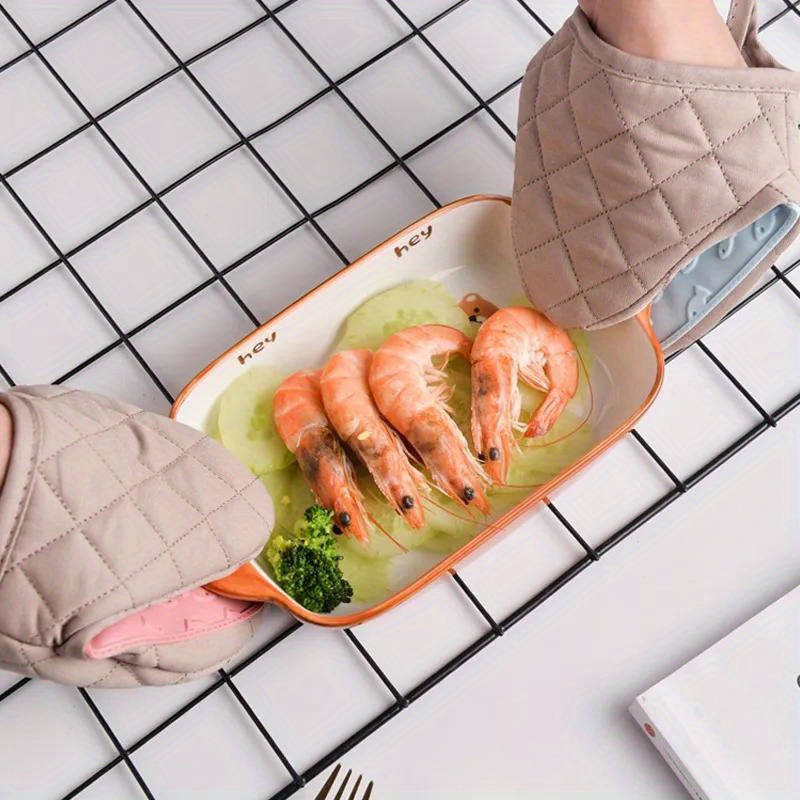 1 Pair Beige Quilted Silicone Oven Mitts Heat-Resistant Kitchen Gloves with Pink Textured Gri