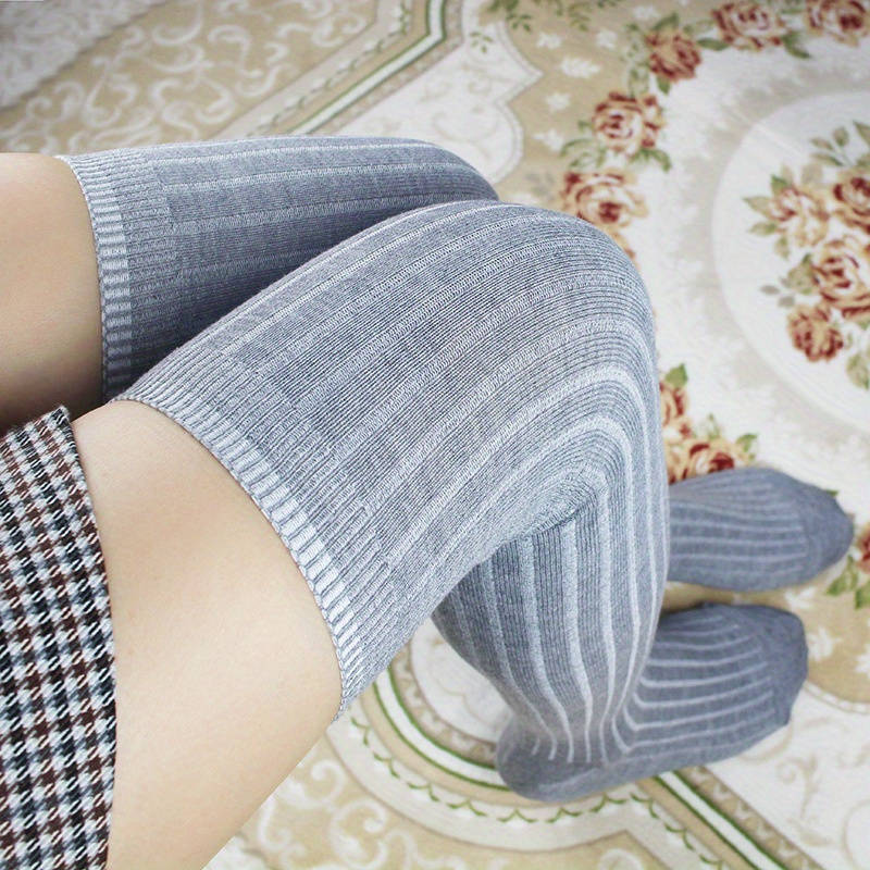 1 Pair Of Dark Gray  Socks