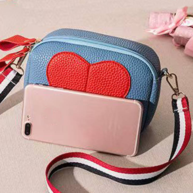 1pc Lightweight Black PU Heart-Shaped Pouch with Adjustable Strap Casual Zipper Phone Bag Ideal