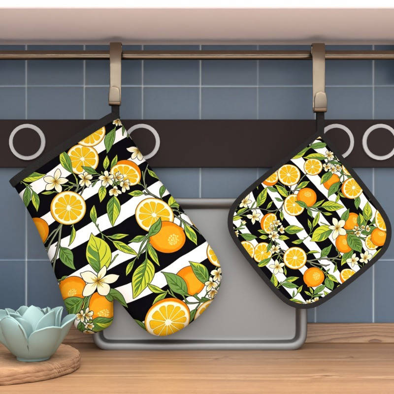 2pcs Heat-Resistant Oven Mitts and Potholders 26.92x17.02 cm Vibrant Orange Black Striped