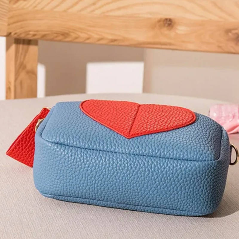 1pc Lightweight Black PU Heart-Shaped Pouch with Adjustable Strap Casual Zipper Phone Bag Ideal