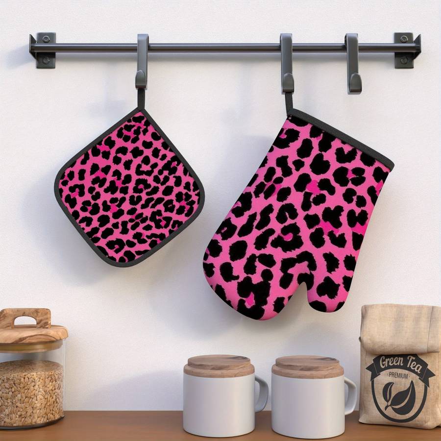 2pcs Pink Leopard Print Oven Mitts Heat Resistant Polyester Pot Holders with Black Paw Prints