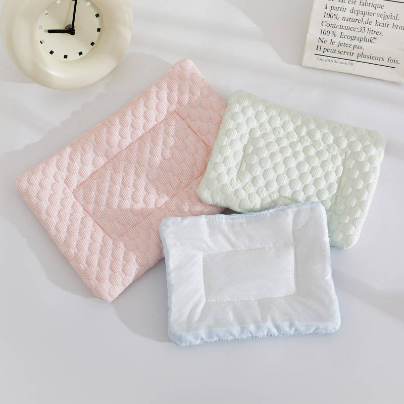 1piece Light Green Cooling Pad
