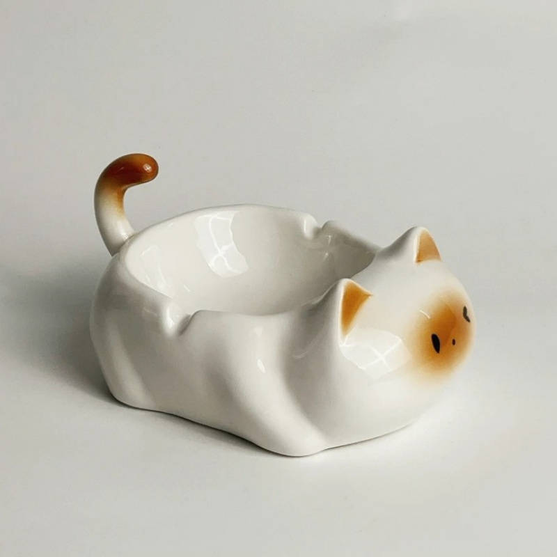 1pc One cute and interesting cat-shaped creative ceramic ashtray suitable for home living room off