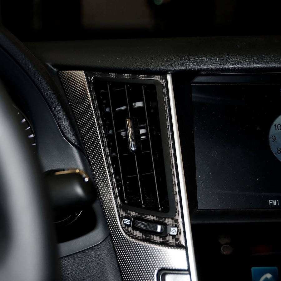 2 PCS Car Carbon Fiber Central Air Outlet Frame Decorative Sticker for Infiniti Q50 / Q60 2014-2020
