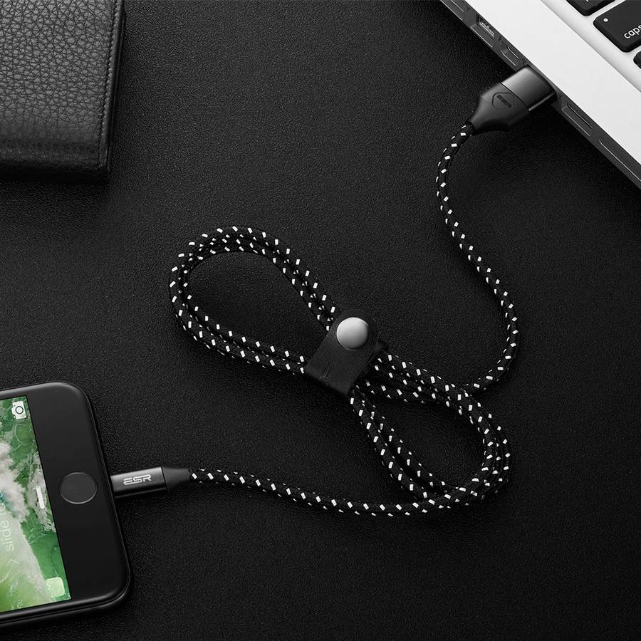 ESR 2m 2.4A MFI Certificated USB to 8 Pin Nylon Braided Fast Charging Cable