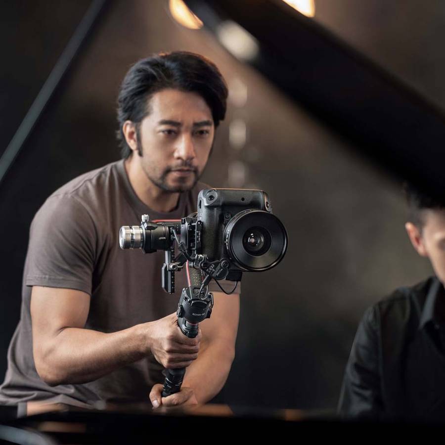 Original DJI R Vertical Camera Mount Offers Reliable Vertical Shooting for Longer Durations On RS 2