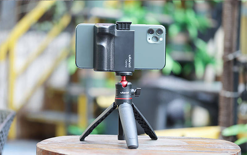 Ulanzi CapGrip Wireless Bluetooth Smartphone Selfie Booster Handle Grip Phone Stabilizer Stand Holder Shutter Release with 1/4 Screw for Smartphone Mobile Phone