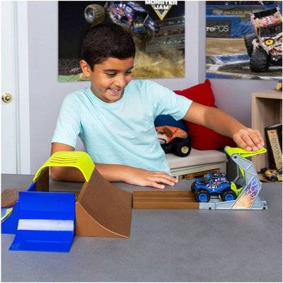 Monster Jam Basic Stunt Die-Cast Vehicle Playset 1:64 (Supplied pack may vary)