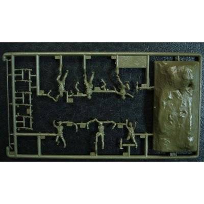 Italeri IWO JIMA Flag Raisers (1:72)