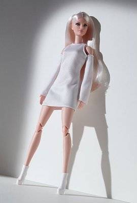 Barbie Signature Looks Poseable Tall Doll - Victoria (Blonde)