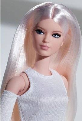 Barbie Signature Looks Poseable Tall Doll - Victoria (Blonde)