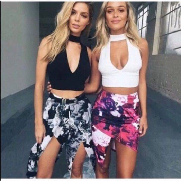 Black Choker Deep V Neck Zipper Back Top - Large