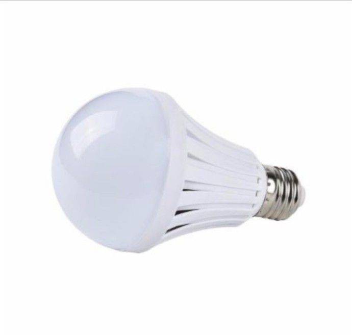 7W E27 220V Rechargeable Emergency LED Light Bulb// wholesale 6+