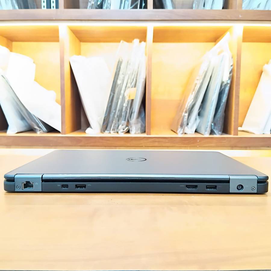 Dell Latitude E7450  Core i5  8GB RAM  256GB SSD  Windows 10 Pro