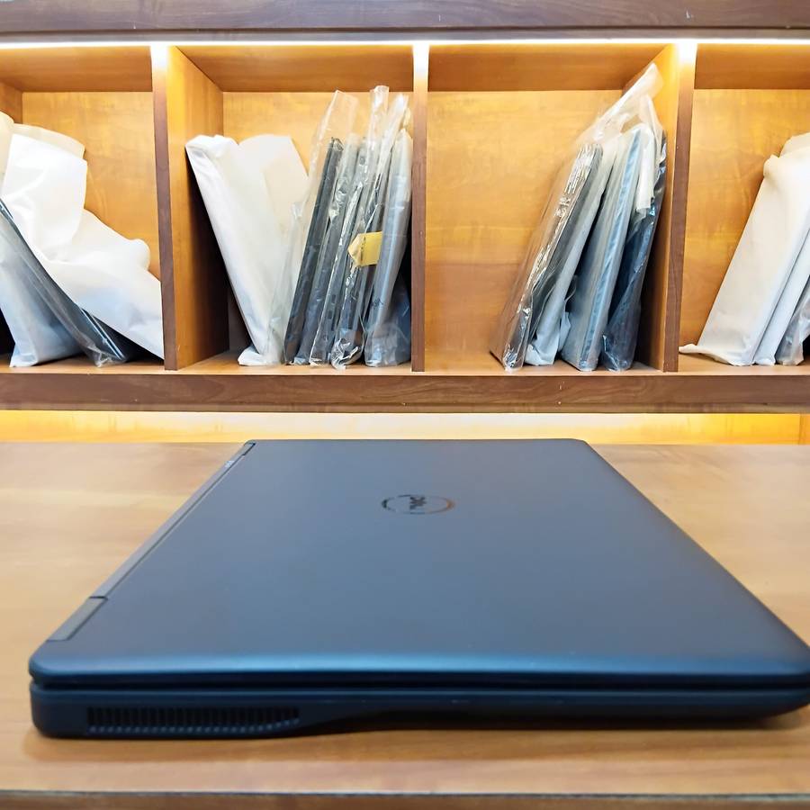 Dell Latitude E7450  Core i5  8GB RAM  256GB SSD  Windows 10 Pro