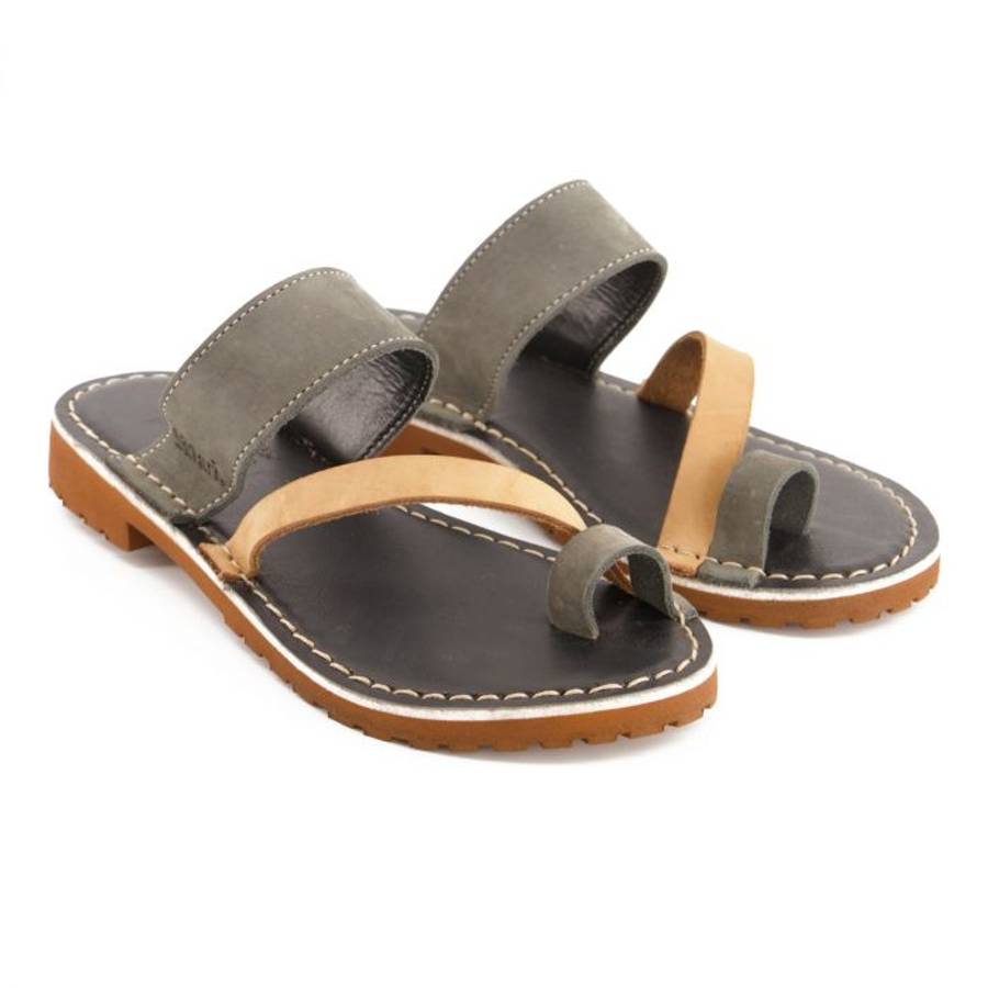 BATA SAFARI PURSUIT LADIES CHARCOAL/ TAN SIZE 7