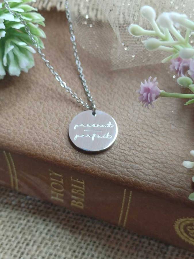 PRESENT OVER PERFECT DISC NECKLACE