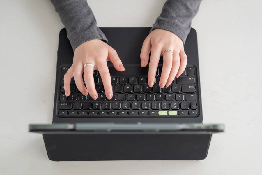 ZAGG-KB-Pro Keys 2-Apple-iPad Pro 11 (M4)-Black-UK