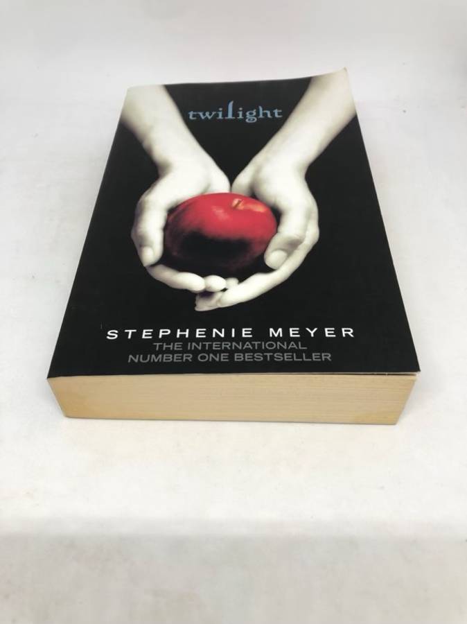 Contemporary Monograph Design 2009: Twilight - Stephanie Meyer