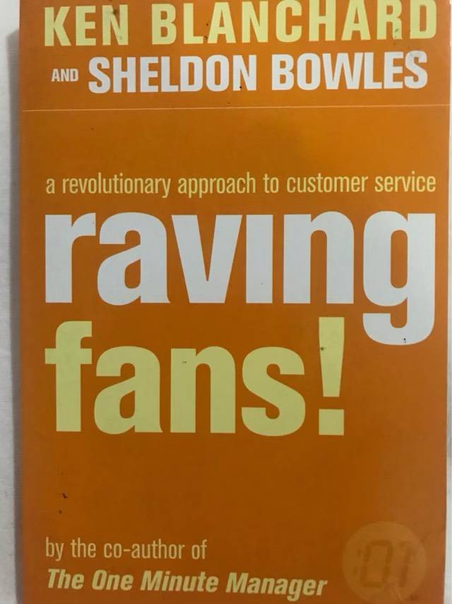 Raving Fans! - Kenneth H. Blanchard, Sheldon M. Bowles