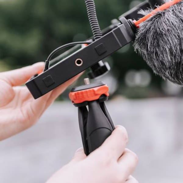 YELANGU Phone Vlogging Kit with Tripod Grip