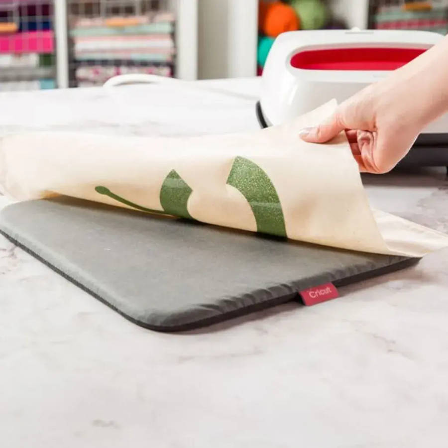 Cricut EasyPress Mat (30x30cm); 2006053; Protect your surface area and achieve flawless iron-on a...