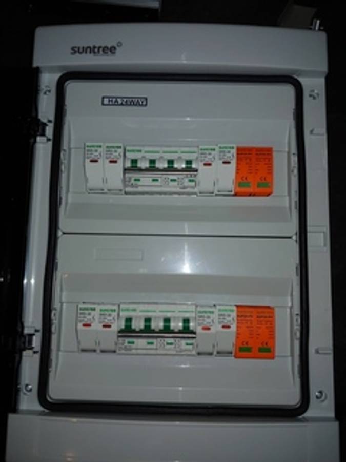 PV Combiner 4 in 2 out 600V SPD