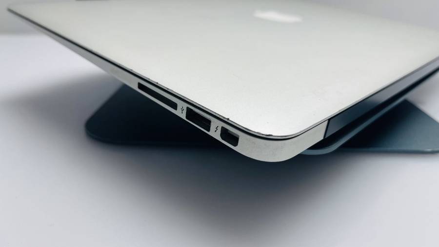 Apple MacBook Air 13-inch Core i5 1.8GHz (2017) 8GB RAM 128GB SSD Silver