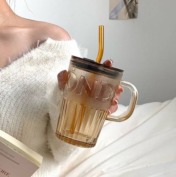 Thick Glass Mug With Lid And A Straw