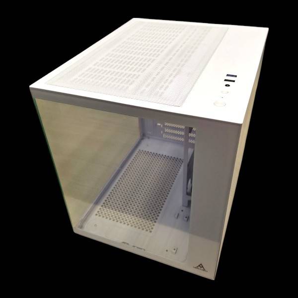 240-White Plato Sea View Room Chassis Geforce RTX Micro ATX/Mini ITX HHD Slot x 1 SSD  Slots x 2