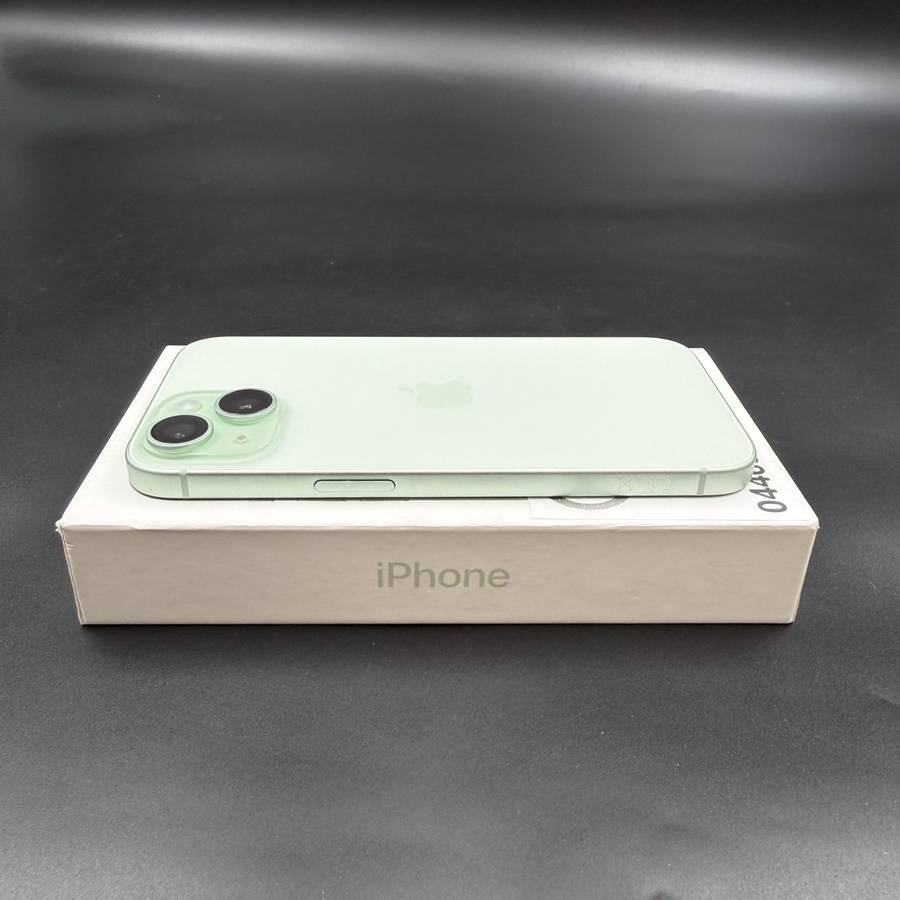 iPhone 15 128GB Green