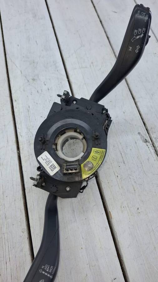 Vw Vivo 1.6i Cls Manual (5d Hatch) Combination Switch