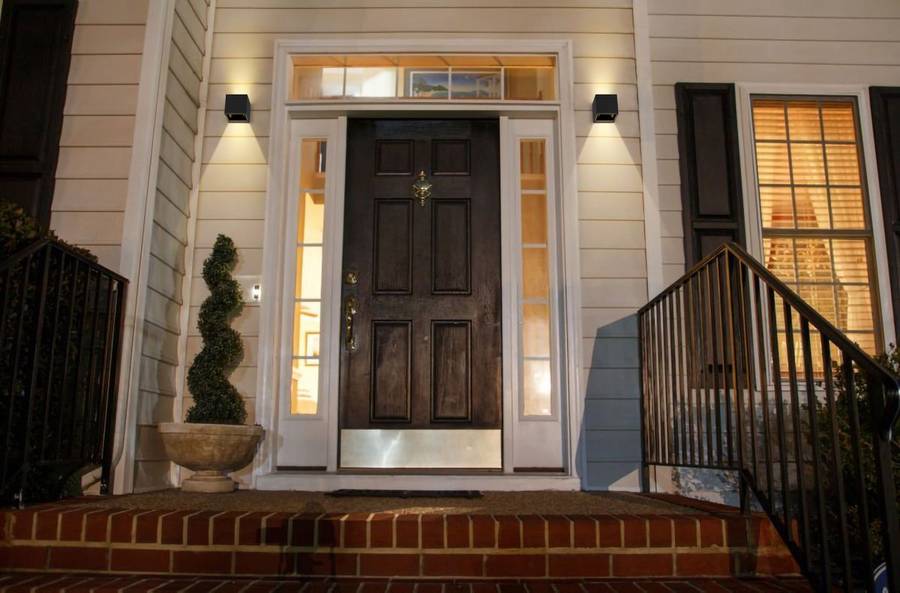 Luminar Lighting - Spectra Solo Ray Solar Wall Light
