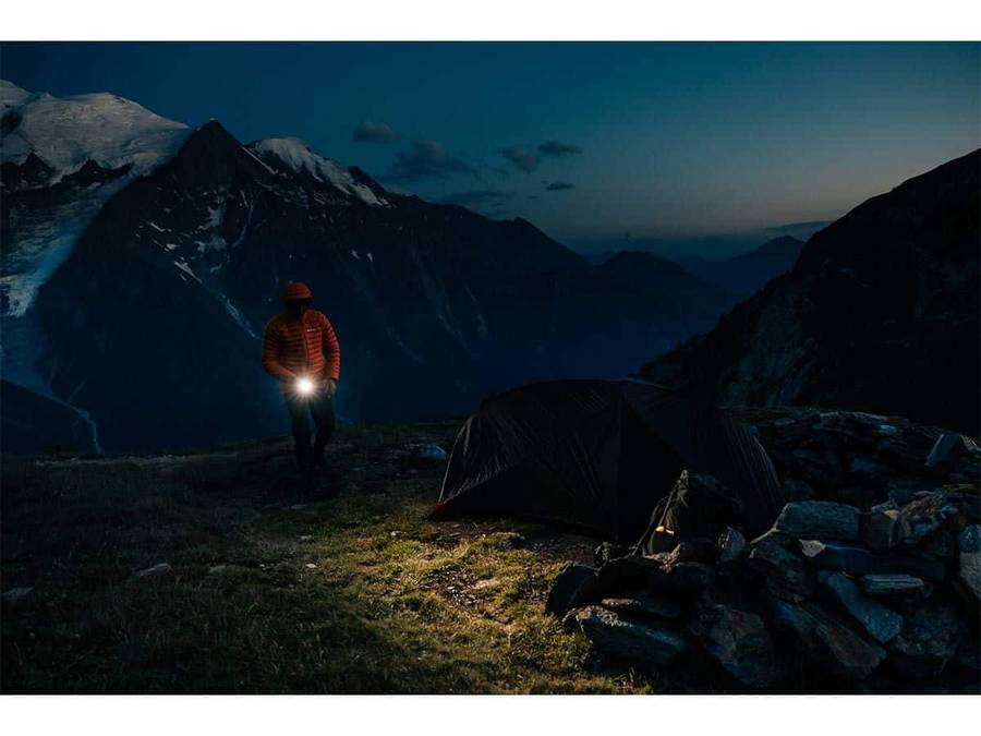 Olight Seeker 4 Pro Rechargeable LED Flashlight - 4600 Lumens - Cool White - Includes 1 x 21700