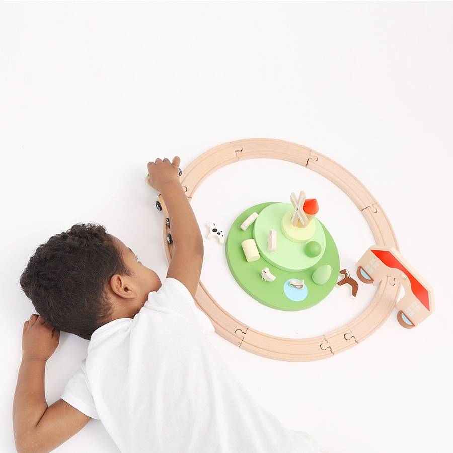 Classic World - Wooden Train Set - Small Farm - 28pcs