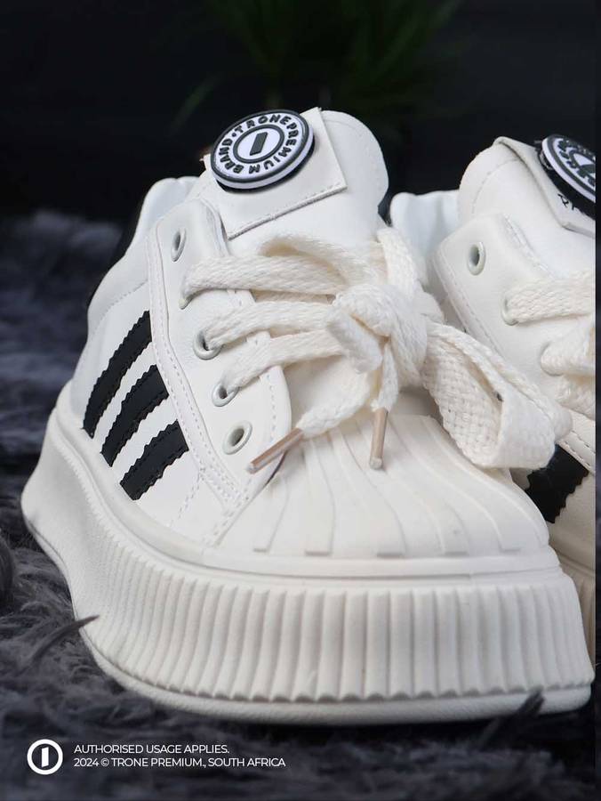 Carioca Court C Sneaker - Black Stripes
