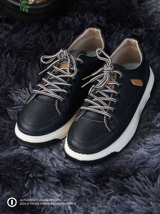 Grit Leather Laced Sneaker - Black